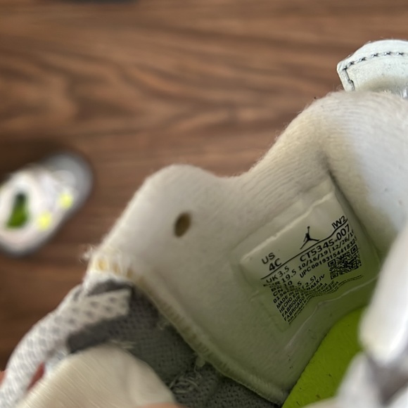 Nike Air Jordan (Size 4C US) - Picture 6 of 9